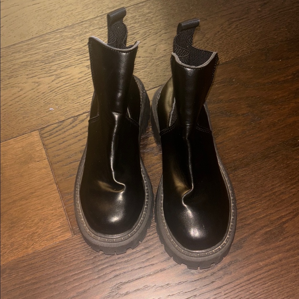 Black PLATFORM Boots